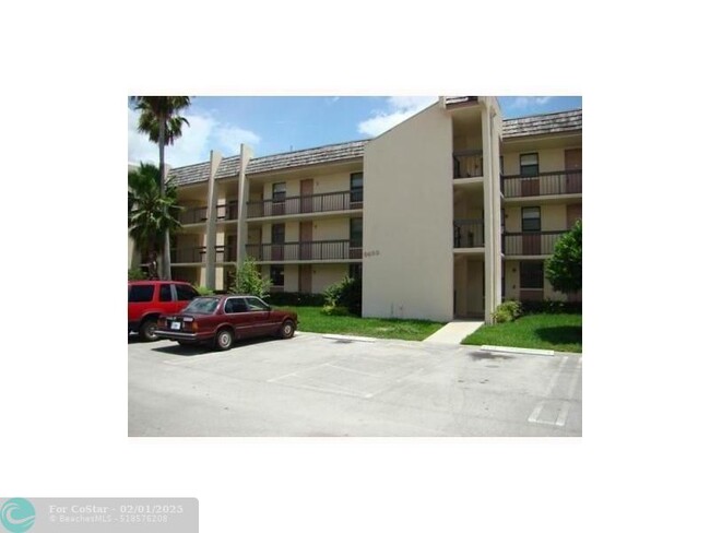 8433 Forest Hills Dr in Coral Springs, FL - Foto de edificio - Building Photo