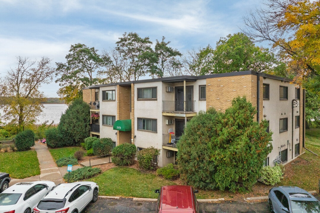 Langdon Lake Apartments in Mound, MN - Building Photo