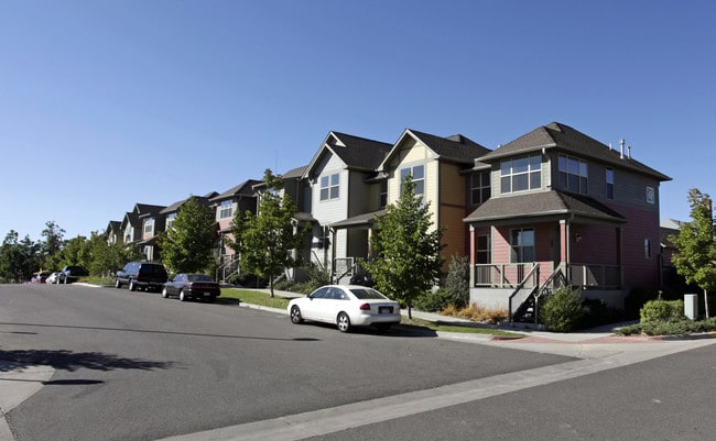Globeville Townhomes in Denver, CO - Foto de edificio - Building Photo