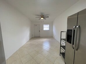 2459 Grant St in Hollywood, FL - Building Photo - Building Photo