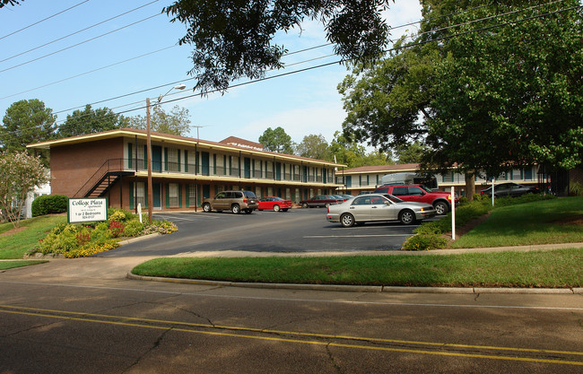 College Plaza in Clinton, MS - Building Photo - Building Photo