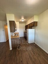 1300 W Elowin Ave in Visalia, CA - Building Photo - Building Photo