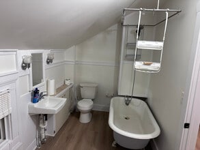 11 Westcott St, Unit B in Norwich, NY - Building Photo - Building Photo