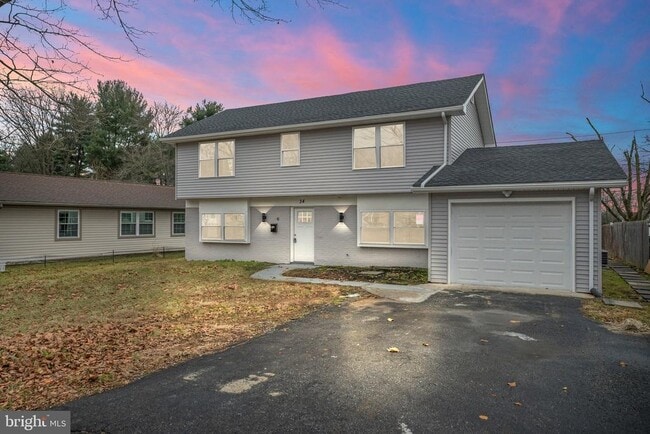 property at 34 Hinsdale Ln
