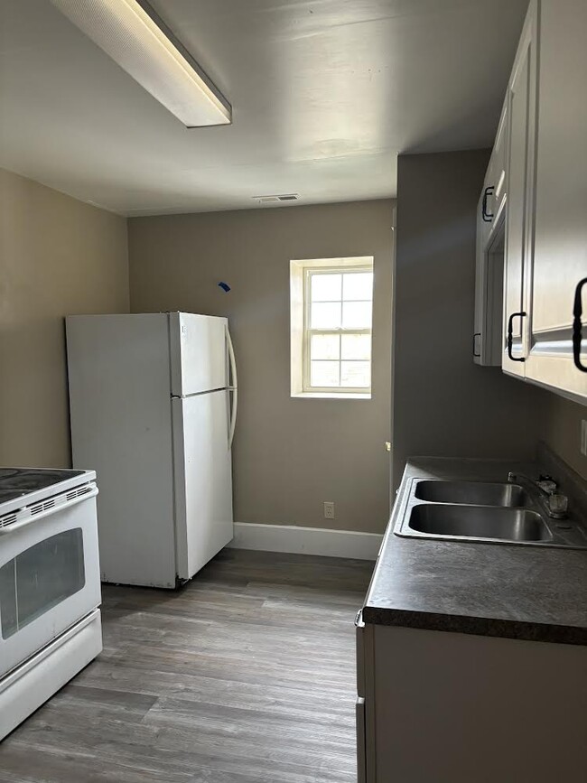 115 W Main St in Newcomerstown, OH - Building Photo - Building Photo