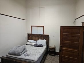 14 E Main St, Unit Massive Main St apartment in Vermillion, SD - Building Photo - Building Photo