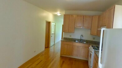 2710 N Ridgeway Ave in Chicago, IL - Building Photo - Building Photo