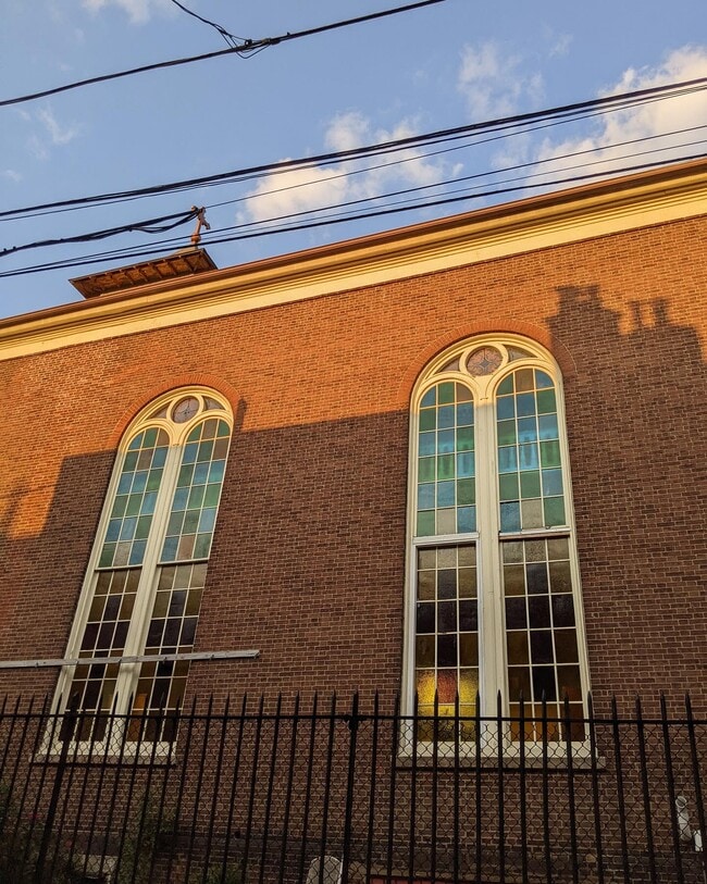 726 N Bodine St in Philadelphia, PA - Foto de edificio - Building Photo