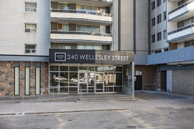 Wellesley Parliament Square in Toronto, ON - Building Photo - Building Photo