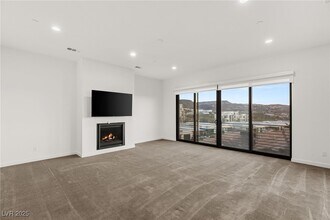 350 Solitude Peak Ln in Henderson, NV - Building Photo - Building Photo