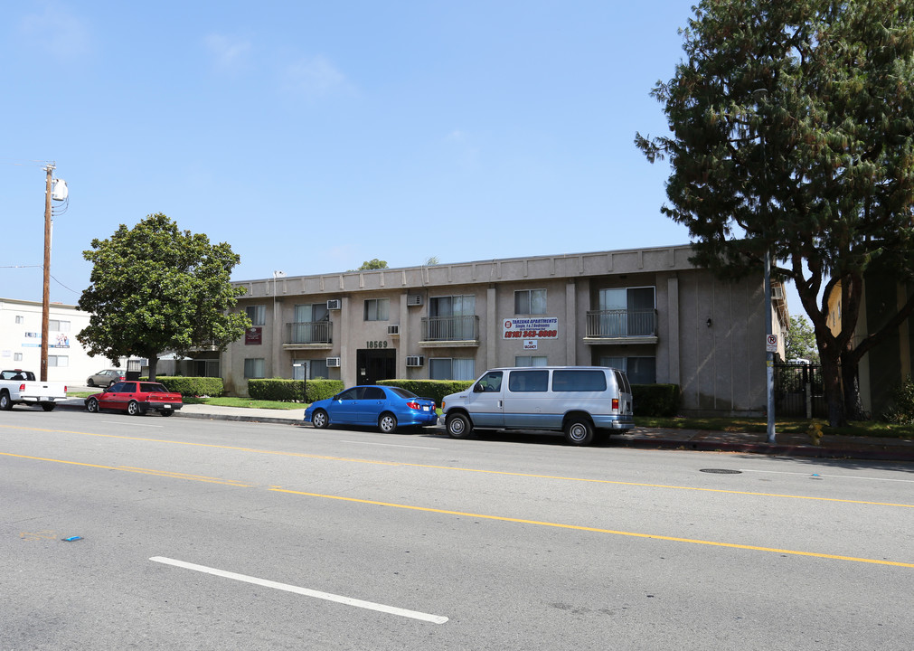 Burbank Tarzana Apartments in Tarzana, CA - Building Photo