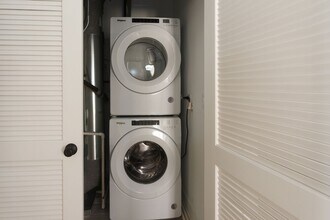 2258 N Southport Ave, Unit 2 in Chicago, IL - Building Photo - Building Photo