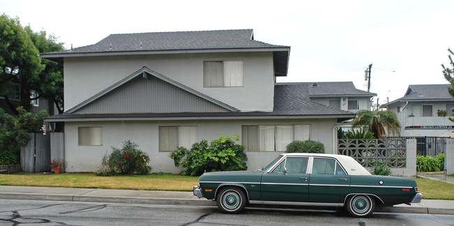 826-830 Maria Ave in La Verne, CA - Building Photo - Building Photo