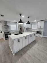 4619 Helena St NE in St. Petersburg, FL - Building Photo - Building Photo