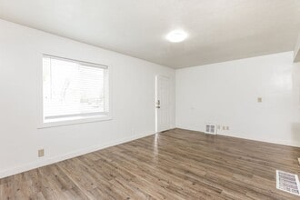 147 Ross Dr in Clearfield, UT - Building Photo - Building Photo