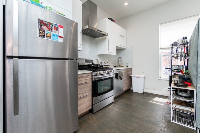 78 Forest St in Boston, MA - Foto de edificio - Building Photo