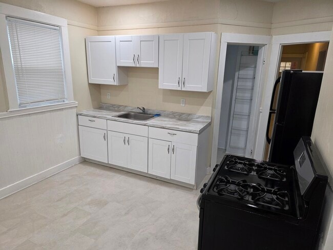 64 Topliff St, Unit 3 in Boston, MA - Foto de edificio - Building Photo