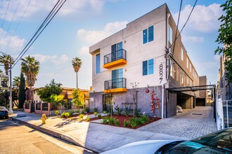 8827 Van Nuys Blvd in Panorama City, CA - Building Photo - Building Photo