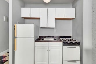 51 Leroy St in New York, NY - Building Photo - Building Photo