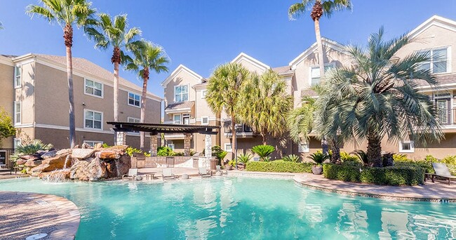 Old Farm Apartment Homes in Houston, TX - Foto de edificio - Building Photo