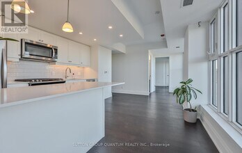 1400 Kingston Rd in Toronto, ON - Building Photo - Building Photo