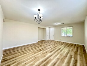 11069 Crystal Crest Ct in Las Vegas, NV - Building Photo - Building Photo