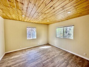 54365 Pine Crest Ave in Idyllwild, CA - Building Photo - Building Photo