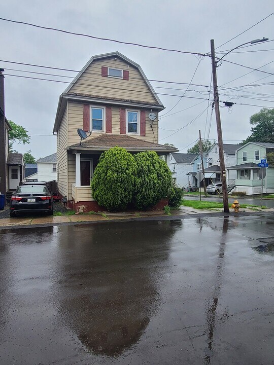 236 Taft St in Hanover Township, PA - Building Photo