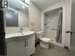 258B Sunview St in Waterloo, ON - Building Photo - Building Photo