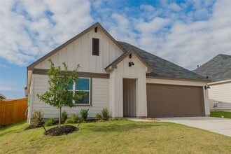 224 Las Lomas Dr in San Marcos, TX - Building Photo - Building Photo