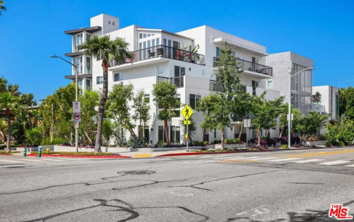 1283 Havenhurst Dr in West Hollywood, CA - Building Photo