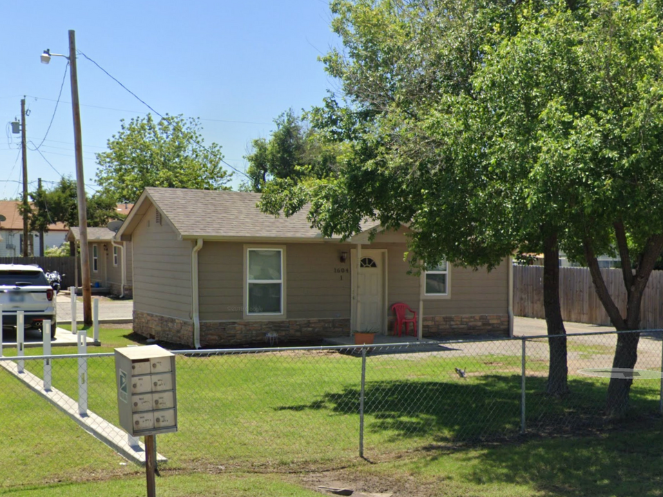 1604 NW Lindy Ave in Lawton, OK - Building Photo