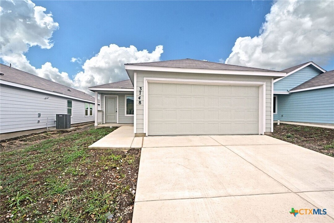 3748 Axis Hl St in New Braunfels, TX - Building Photo