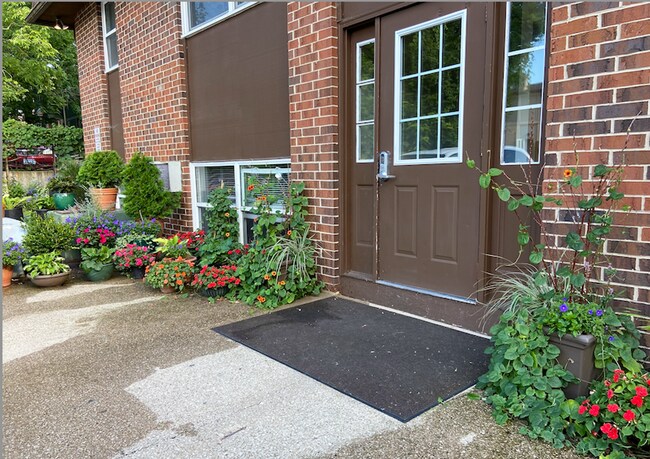 Belmont Apartments in Iowa City, IA - Building Photo - Building Photo