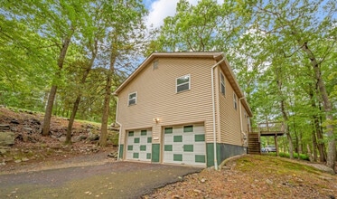 314 Overlook Dr in East Stroudsburg, PA - Building Photo - Building Photo