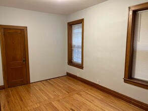 5353 W Newport Ave in Chicago, IL - Building Photo - Building Photo