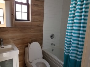 118 Kingsland Ave, Unit Apt 4 in Brooklyn, NY - Building Photo - Building Photo