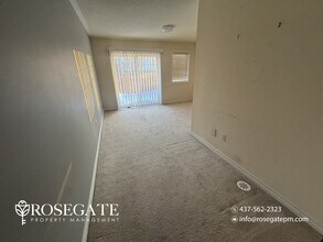 Spacious 3+1 Bedroom Freehold Townhouse with Garage & Fenced Backyard in Brampton in Brampton, ON - Building Photo - Building Photo