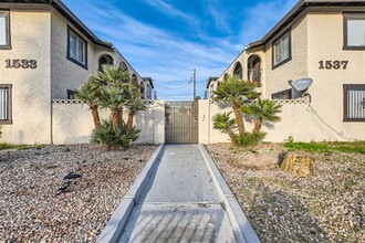 1537 Cobb Ln in Las Vegas, NV - Building Photo - Building Photo