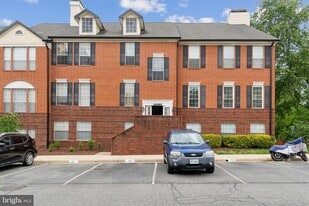 660 Gateway Dr SE in Leesburg, VA - Building Photo