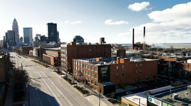 2125 Superior Living in Cleveland, OH - Foto de edificio - Building Photo