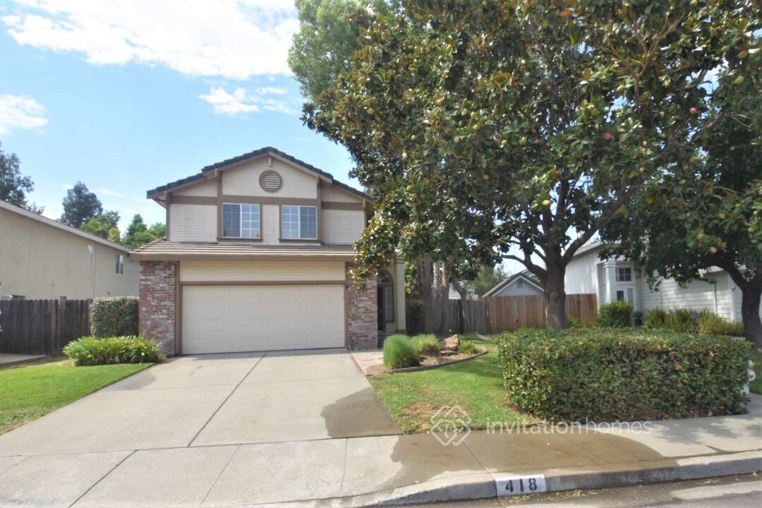 418 Stoneybrook Ln in Vacaville, CA - Foto de edificio