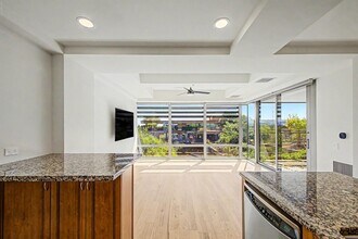 7151 E Rancho Vista Dr in Scottsdale, AZ - Foto de edificio - Building Photo