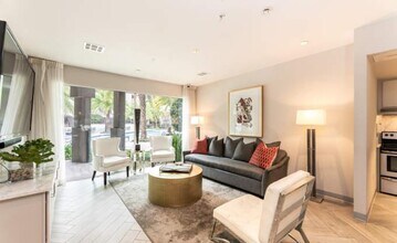 7550 Kirby Dr in Houston, TX - Building Photo - Building Photo