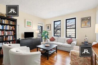 1402 Commonwealth Ave in Boston, MA - Foto de edificio - Building Photo