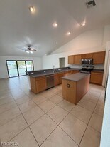 3925 E Gator Cir in Cape Coral, FL - Building Photo