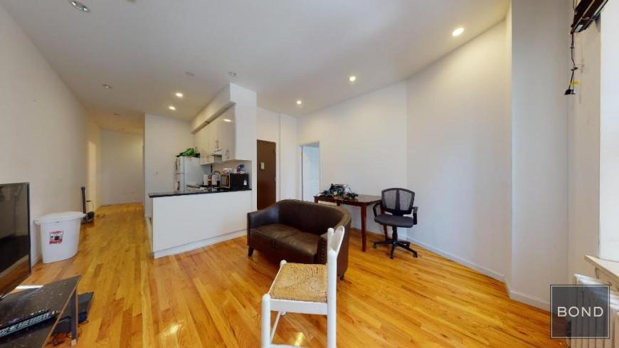 1413 2nd Ave in New York, NY - Building Photo