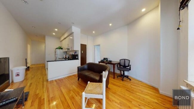 property at 1413 2nd Ave