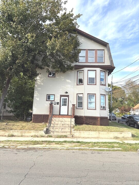 330 Hollister St in Stratford, CT - Building Photo