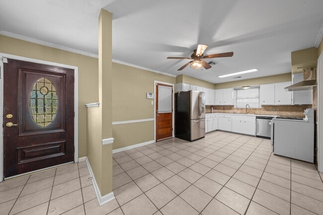 10046 Cedardale Dr in Houston, TX - Building Photo - Building Photo
